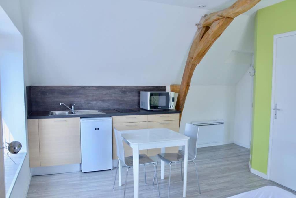 La Petite Maison Appartement 2 Avoine Bagian luar foto